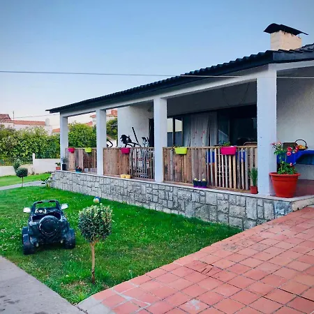 Casa Do Trevo Homestay Salir de Porto